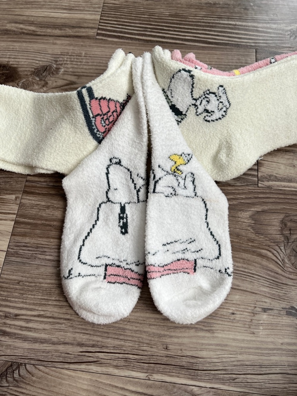 Peanuts Snoopy Chenille Quarter Crew Socks 4 Pairs Shoe Size 5-8 - Picture 8 of 9